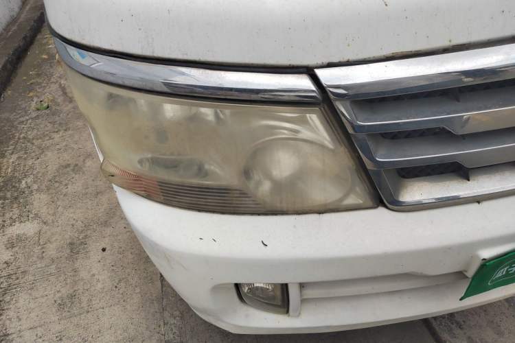 Used Jinbei Hiace 2011 2.0L 5th Generation Kuaiyunwang Standard Version 4G19 Right Front Headlight