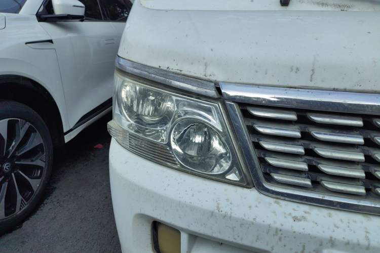 Used Jinbei Hiace 2011 2.0L 5th Generation Kuaiyunwang Standard Version 4G19 Right Front Headlight