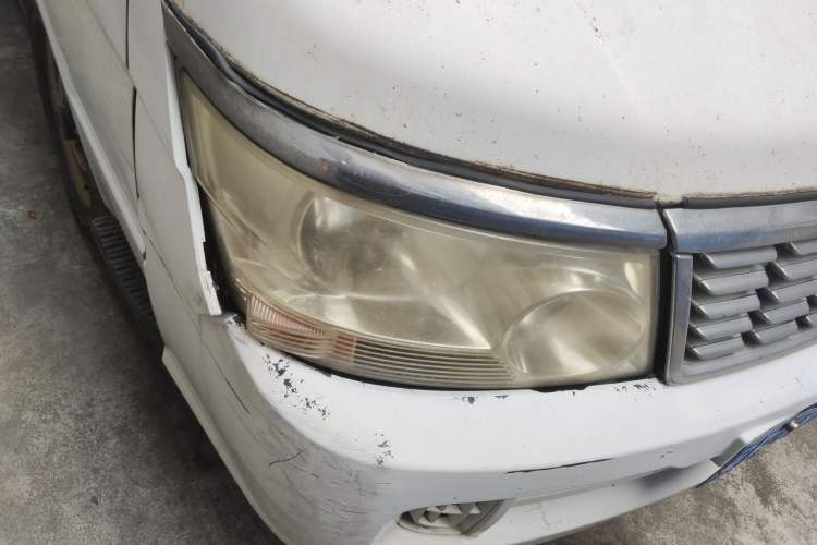 Used Jinbei Hiace 2011 2.0L 5th Generation Kuaiyunwang Standard Version 4G20B Right Front Headlight