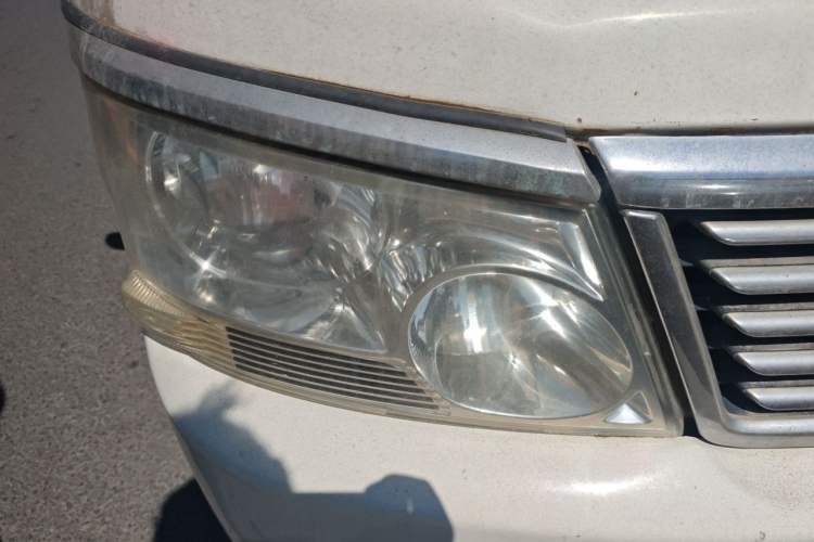 Used Jinbei Hiace 2011 2.0L 5th Generation Kuaiyunwang Standard Version 4G19 Right Front Headlight