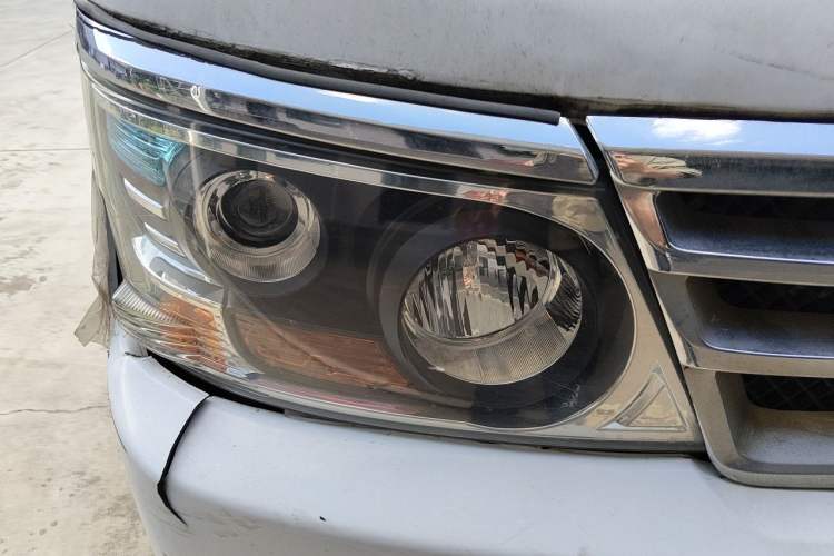 Used Jinbei Hiace 2011 2.0L Fifth-Generation Kuaiyun Classic V19 Right Front Headlight