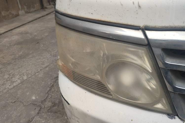 Used Jinbei Hiace 2011 2.0L 5th Generation Kuaiyunwang Standard Version 4G19 Right Front Headlight