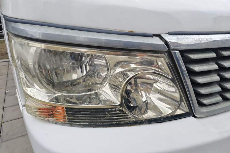 Used Jinbei Hiace 2011 2.0L 5th Generation Kuaiyunwang Standard Version 4G19 Right Front Headlight