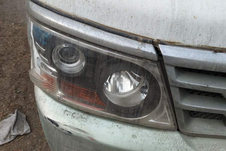 Used Jinbei Hiace 2011 2.0L 5th Generation Kuaiyunwang Comfort Type K 4G19 Right Front Headlight
