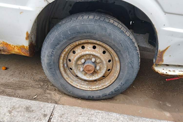 Used Jinbei Hiace 2011 2.0L 5th Generation Kuaiyunwang Standard Version 4G20B Right Front Wheel Hub