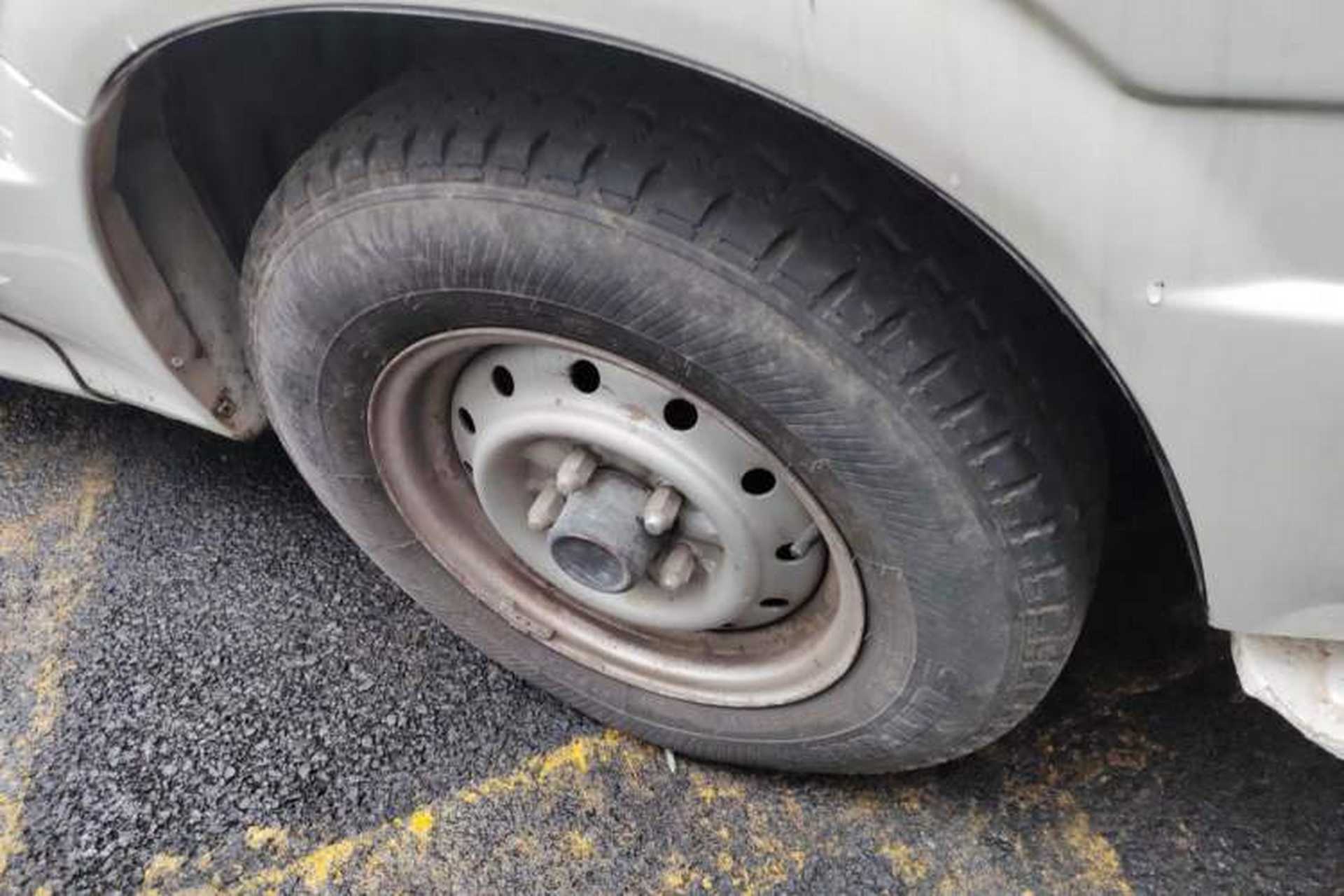 Used Jinbei Hiace 2011 2.0L 5th Generation Kuaiyunwang Comfort Z-Type 4G19 Right Front Wheel Hub