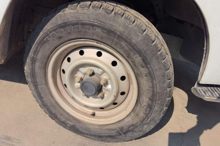 Used Jinbei Hiace 2011 2.0L 5th Generation Kuaiyunwang Standard Version 4G20B Right Front Wheel Hub