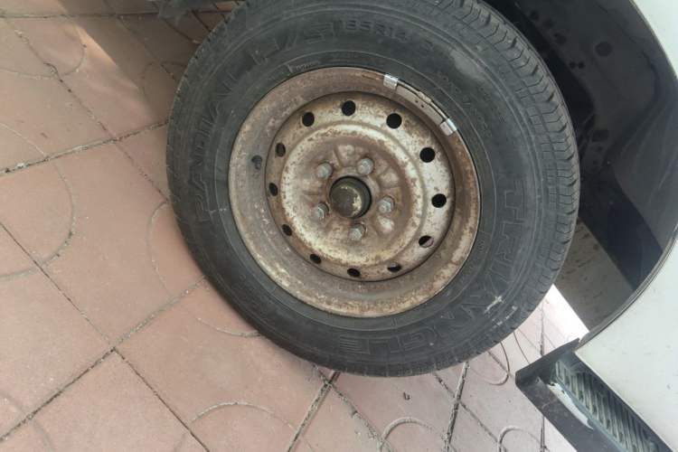 Used Jinbei Hiace 2011 2.0L 5th Generation Kuaiyunwang Standard Version 4G19 Right Front Wheel Hub