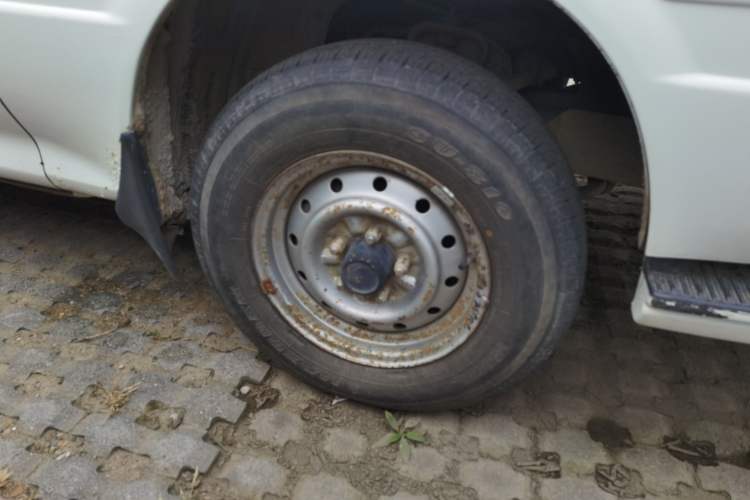 Used Jinbei Hiace 2011 2.0L 5th Generation Kuaiyunwang Comfort Type K 4G19 Right Front Wheel Hub