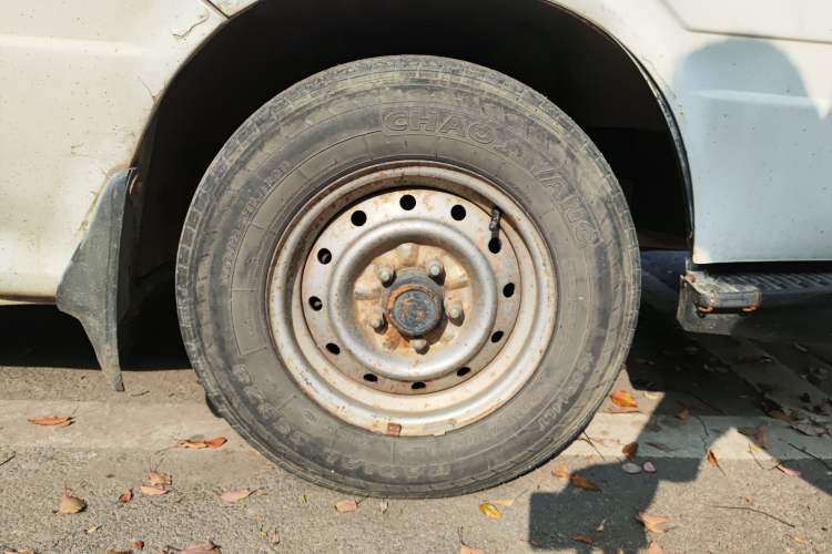 Used Jinbei Hiace 2011 2.0L 5th Generation Kuaiyunwang Standard Version 4G20B Right Front Wheel Hub
