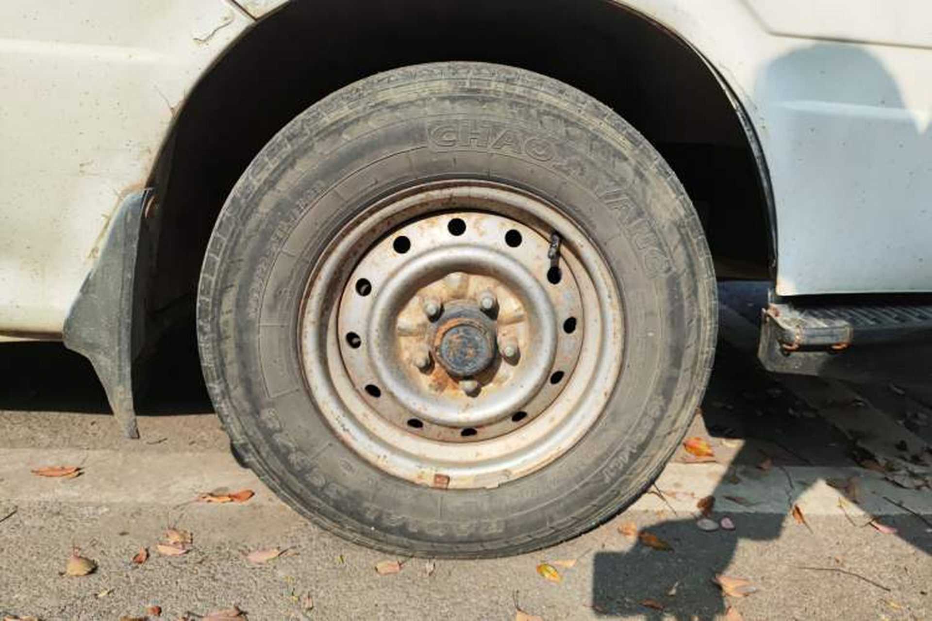 Used Jinbei Hiace 2011 2.0L 5th Generation Kuaiyunwang Standard Version 4G20B Right Front Wheel Hub