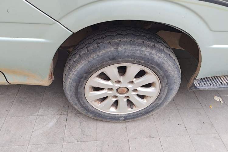 Used Jinbei Hiace 2011 2.0L 5th Generation Xiangyun Comfort Version 4G20D4B Right Front Wheel Hub
