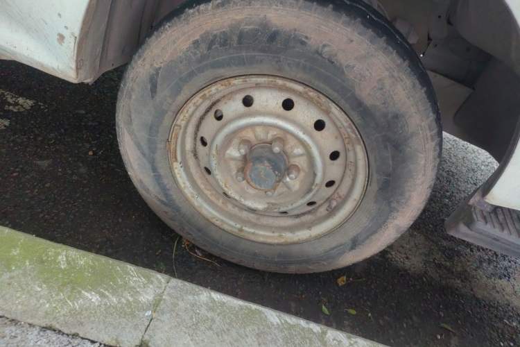 Used Jinbei Hiace 2011 2.0L Sixth-Generation Classic Standard 4G20D4B Right Front Wheel Hub