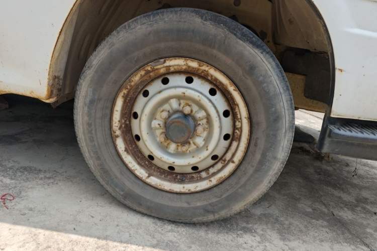 Used Jinbei Hiace 2011 2.0L 5th Generation Kuaiyunwang Luxury Edition 4G19 Right Front Wheel Hub