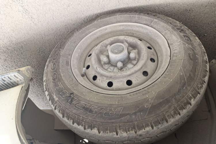 Used Jinbei Hiace 2011 2.0L 5th Generation Kuaiyunwang Luxury Edition 4G19 Right Front Wheel Hub