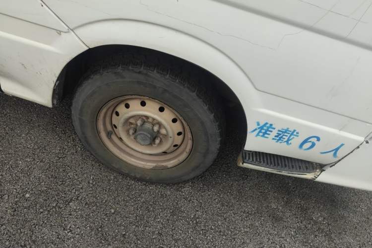 Used Jinbei Hiace 2011 2.0L 5th Generation Kuaiyunwang Standard Version 4G20B Right Front Wheel Hub