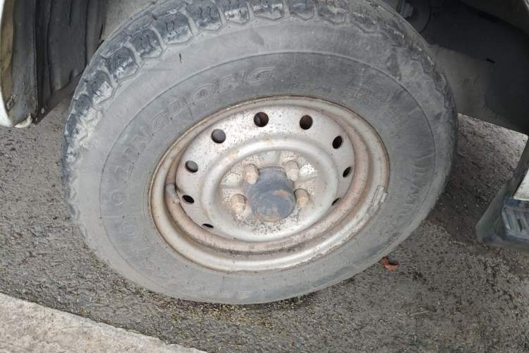 Used Jinbei Hiace 2011 2.0L 5th Generation Kuaiyunwang Standard Version 4G19 Right Front Wheel Hub