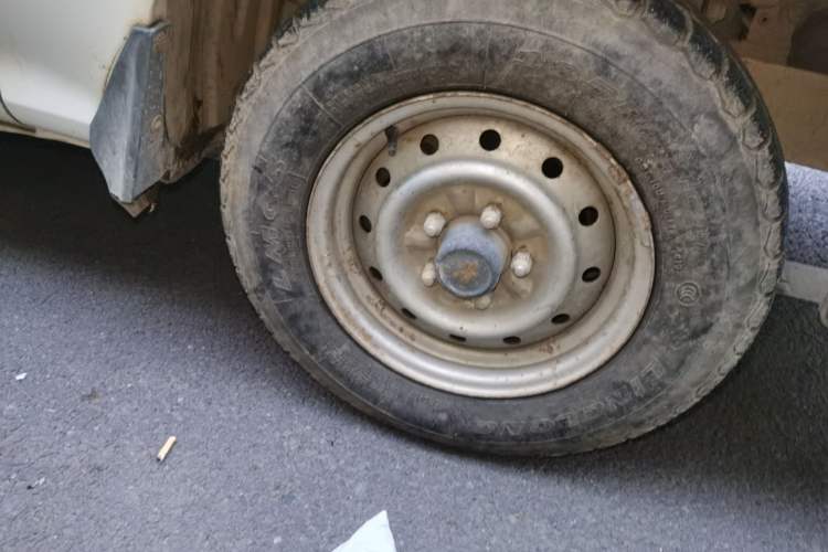 Used Jinbei Hiace 2011 2.0L 5th Generation Kuaiyunwang Luxury Edition 4G19 Right Front Wheel Hub