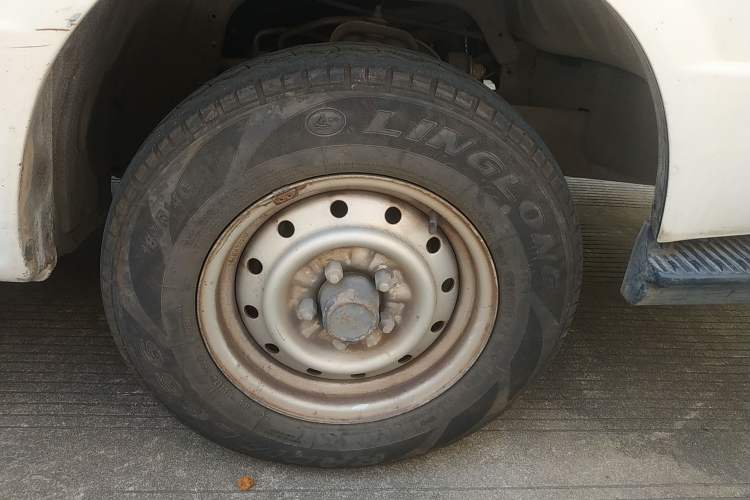 Used Jinbei Hiace 2011 2.0L 5th Generation Kuaiyunwang Comfort Type K 4G19 Right Front Wheel Hub
