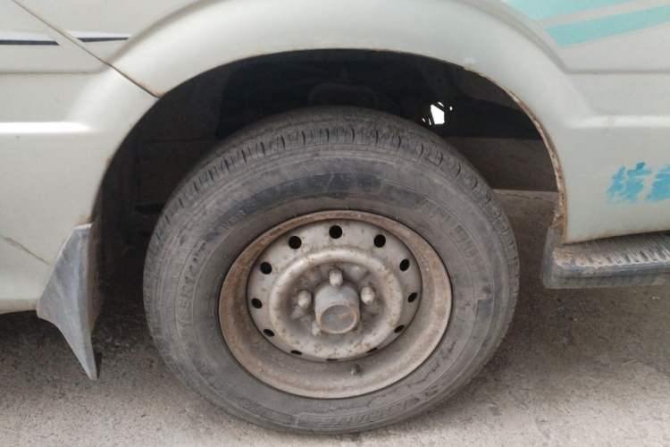 Used Jinbei Hiace 2011 2.0L 5th Generation Kuaiyunwang Standard Version 4G19 Right Front Wheel Hub