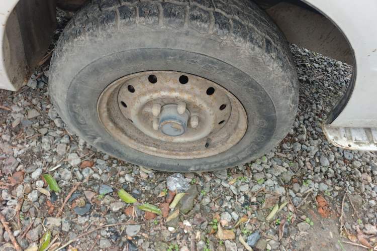 Used Jinbei Hiace 2011 2.0L 5th Generation Kuaiyunwang Standard Version 4G19 Right Front Wheel Hub