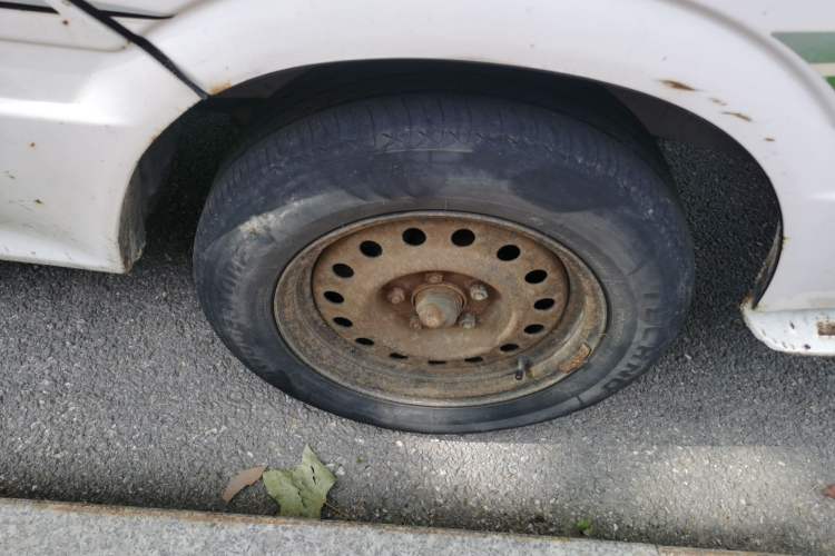 Used Jinbei Hiace 2011 2.0L Fifth-Generation Kuaiyunwang Comfort Type K 4G20B Right Front Wheel Hub