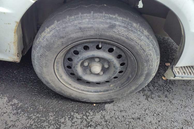 Used Jinbei Hiace 2011 2.0L 5th Generation Kuaiyunwang Standard Version 4G19 Right Front Wheel Hub