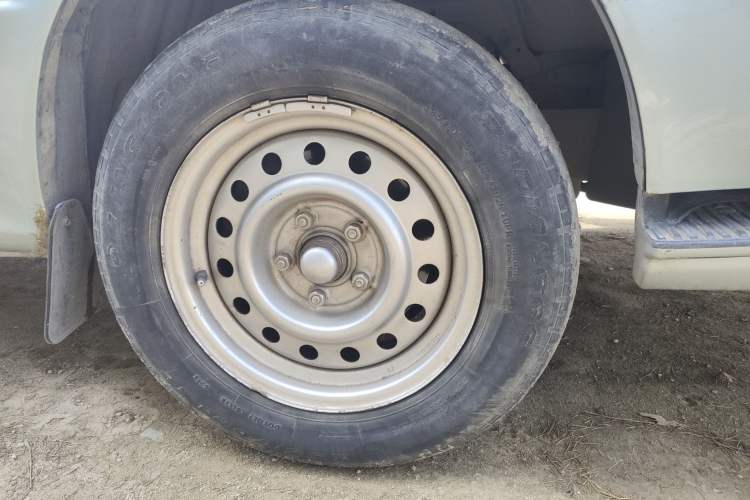 Used Jinbei Hiace 2011 2.2L 5th Generation Power King Deluxe Version 4G22D4B Right Front Wheel Hub