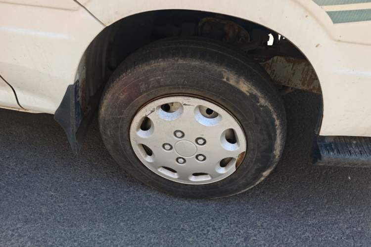Used Jinbei Hiace 2011 2.0L 5th Generation Kuaiyunwang Standard Version 4G19 Right Front Wheel Hub