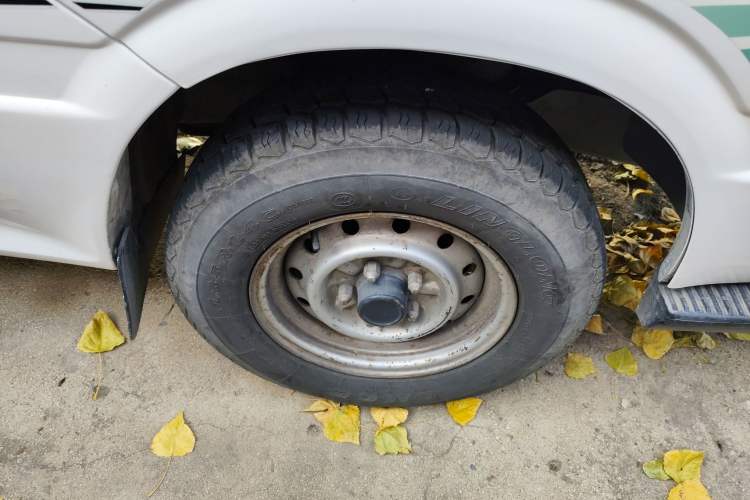 Used Jinbei Hiace 2011 2.0L Fifth-Generation Kuaiyunwang Standard Version 4G21B Right Front Wheel Hub
