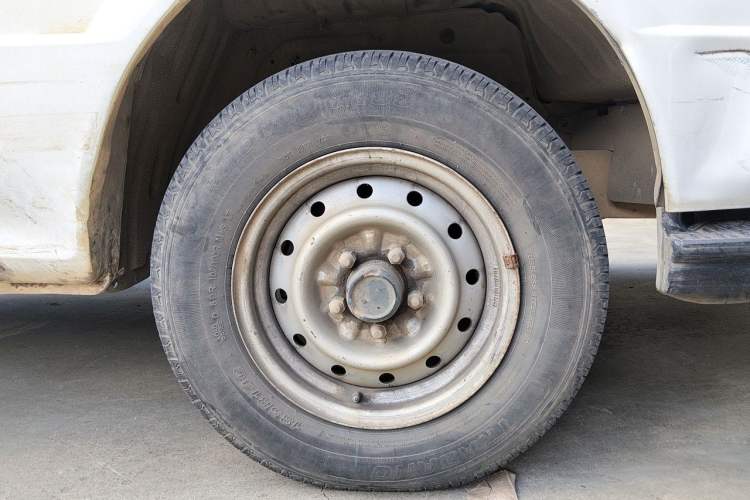 Used Jinbei Hiace 2011 2.0L Fifth-Generation Kuaiyun Classic V19 Right Front Wheel Hub