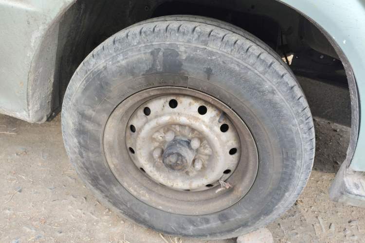 Used Jinbei Hiace 2011 2.0L 5th Generation Kuaiyunwang Comfort Type K 4G19 Right Front Wheel Hub