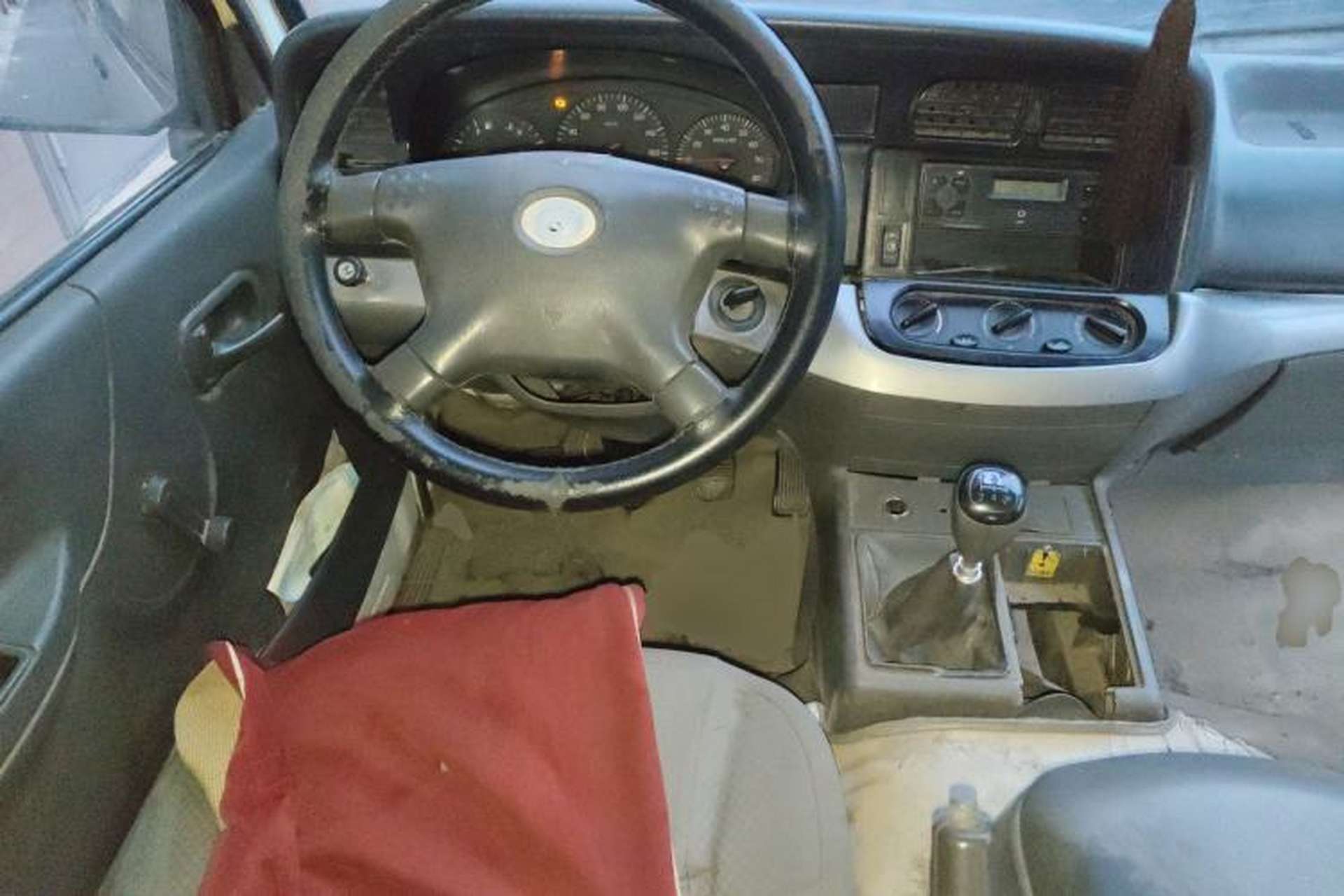 Used Jinbei Hiace 2011 2.0L 5th Generation Kuaiyunwang Standard Version 4G19 Steering Wheel