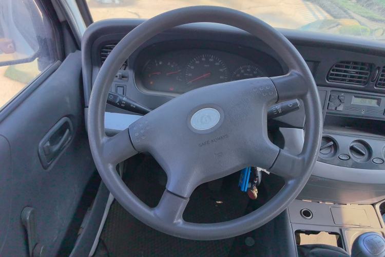Used Jinbei Hiace 2011 2.0L 5th Generation Kuaiyunwang Standard Version 4G20B Steering Wheel