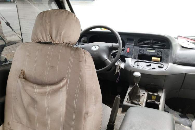 Used Jinbei Hiace 2011 2.0L 5th Generation Kuaiyunwang Standard Version 4G19 Steering Wheel