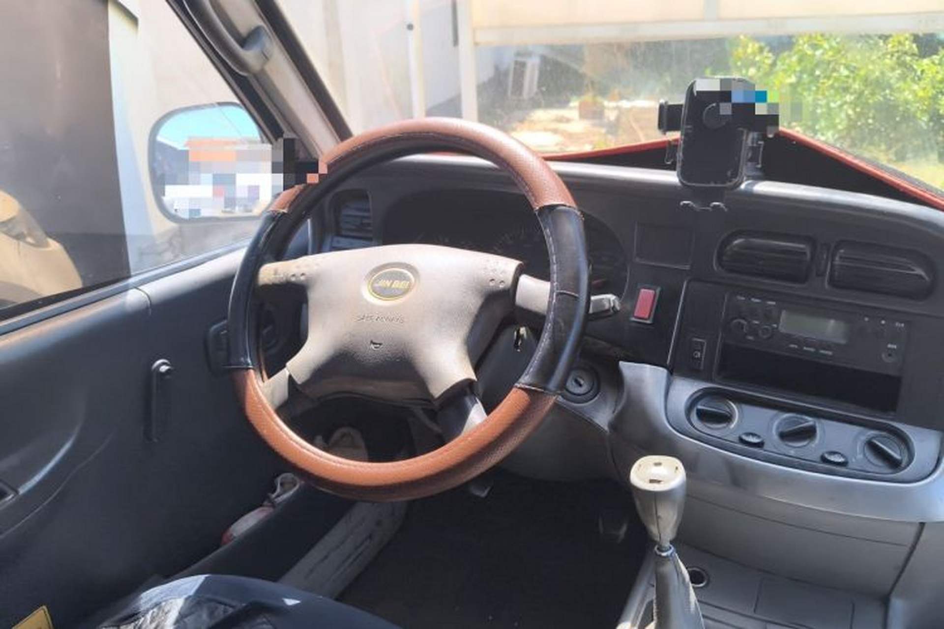 Used Jinbei Hiace 2011 2.0L 5th Generation Kuaiyunwang Standard Version 4G19 Steering Wheel