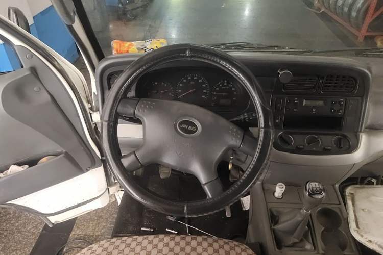 Used Jinbei Hiace 2011 2.0L 5th Generation Kuaiyunwang Luxury Edition 4G19 Steering Wheel
