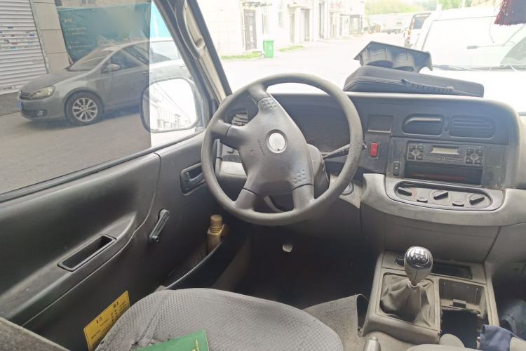 Used Jinbei Hiace 2011 2.0L 5th Generation Kuaiyunwang Luxury Edition 4G19 Steering Wheel