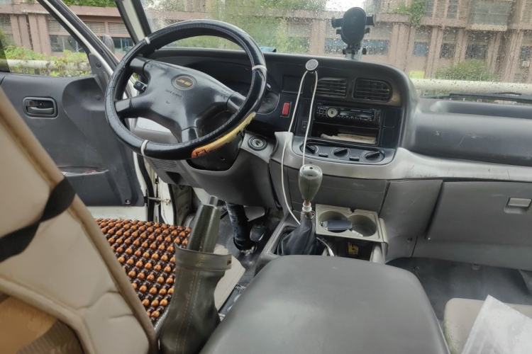Used Jinbei Hiace 2011 2.0L 5th Generation Kuaiyunwang Standard Version 4G20B Steering Wheel