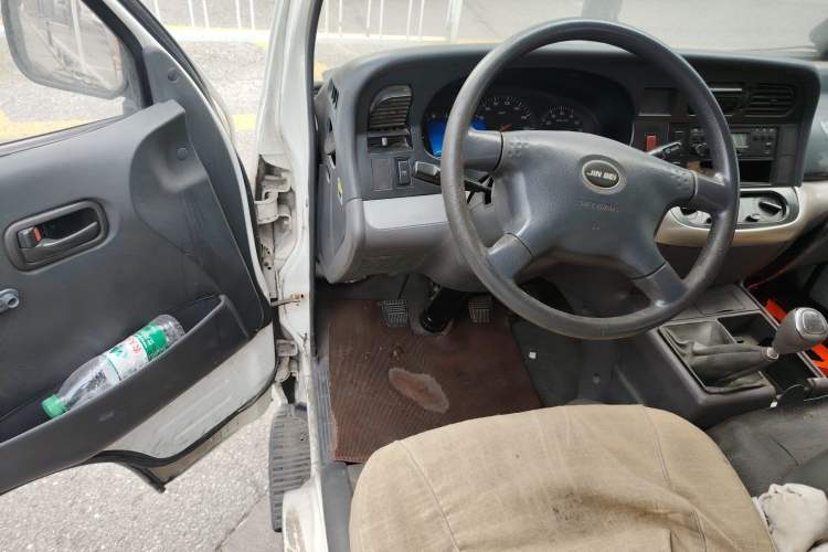 Used Jinbei Hiace 2011 2.0L 5th Generation Kuaiyunwang Luxury Version 4G20B Steering Wheel