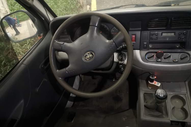 Used Jinbei Hiace 2011 2.0L 5th Generation Kuaiyunwang Luxury Version 4G20B Steering Wheel