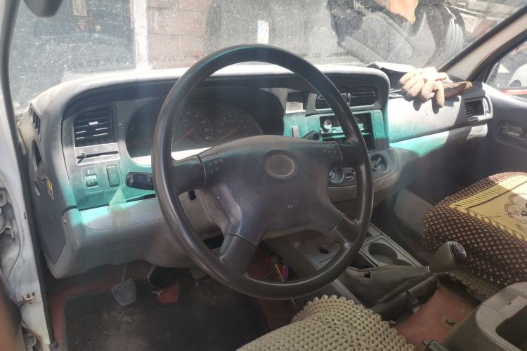 Used Jinbei Hiace 2011 2.0L 5th Generation Kuaiyunwang Standard Version 4G19 Steering Wheel