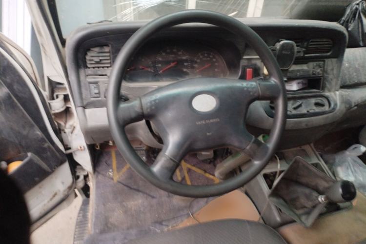 Used Jinbei Hiace 2011 2.0L 5th Generation Kuaiyunwang Standard Version 4G19 Steering Wheel