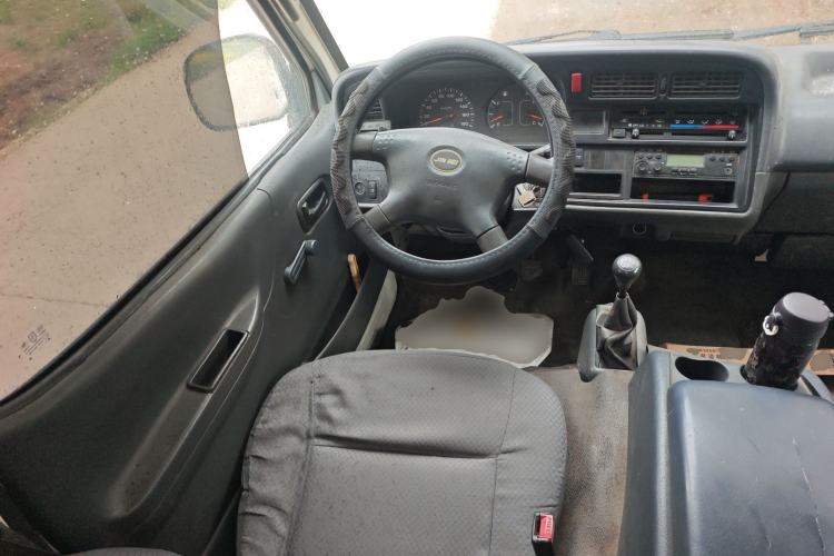 Used Jinbei Hiace 2011 2.0L 5th Generation Kuaiyunwang Standard Version 4G19 Steering Wheel