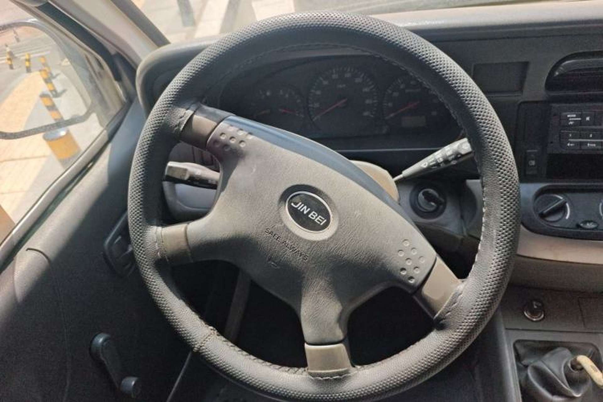 Used Jinbei Hiace 2011 2.0L 5th Generation Kuaiyunwang Standard Version 4G19 Steering Wheel