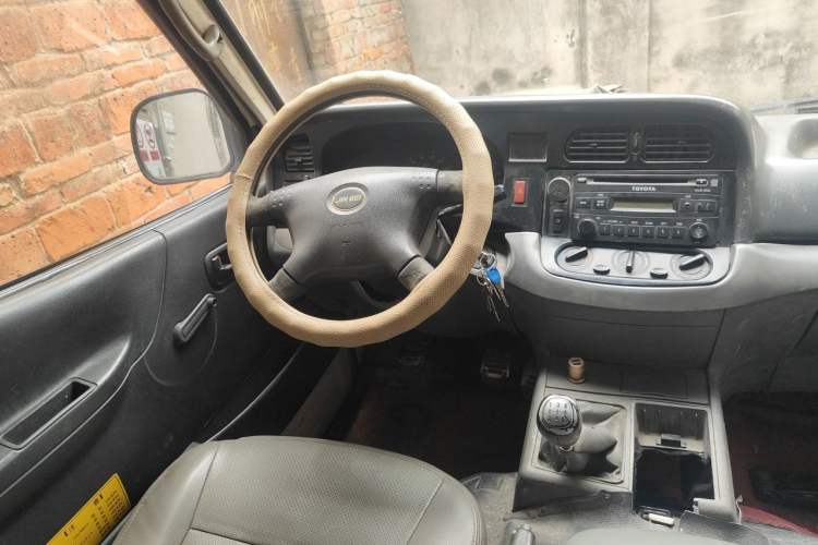 Used Jinbei Hiace 2011 2.0L 5th Generation Kuaiyunwang Standard Version 4G19 Steering Wheel