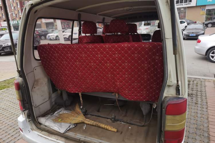 Used Jinbei Hiace 2011 2.0L 5th Generation Kuaiyunwang Comfort Type K 4G19 Trunk