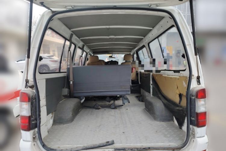 Used Jinbei Hiace 2011 2.0L 5th Generation Kuaiyunwang Luxury Version 4G20B Trunk