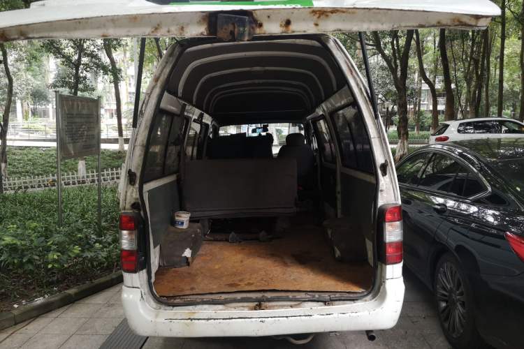Used Jinbei Hiace 2011 2.0L 5th Generation Kuaiyunwang Luxury Version 4G20B Trunk