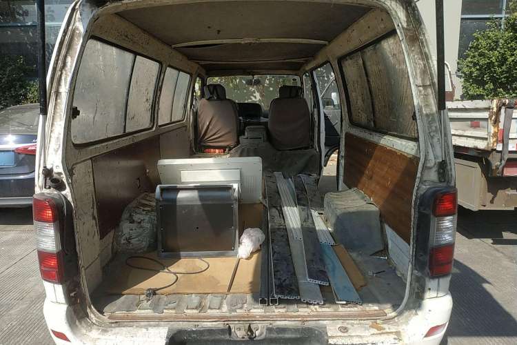 Used Jinbei Hiace 2011 2.0L 5th Generation Kuaiyunwang Comfort Type K 4G19 Trunk